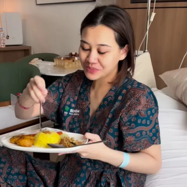 Aaliyah Massaid Postpartum: Cantik, Santai, Tolak Nasi Kuning?
