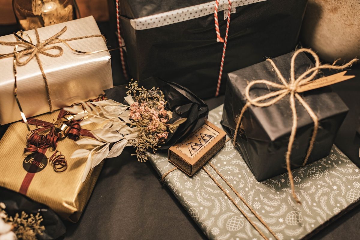 Gelang Emas Putih Mewah: 6 Pilihan Sempurna Hadiah Pernikahan