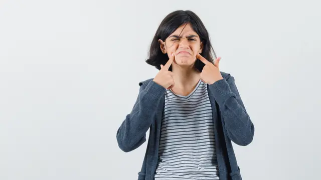 Gigi Berlubang? Jangan Cabut Dulu! Solusi Dokter Gigi