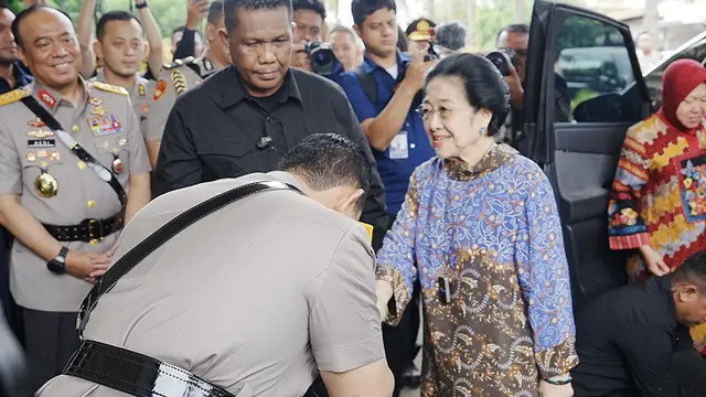 Kapolri Hormati Megawati: Gestur Politik Aneh atau Wajar?