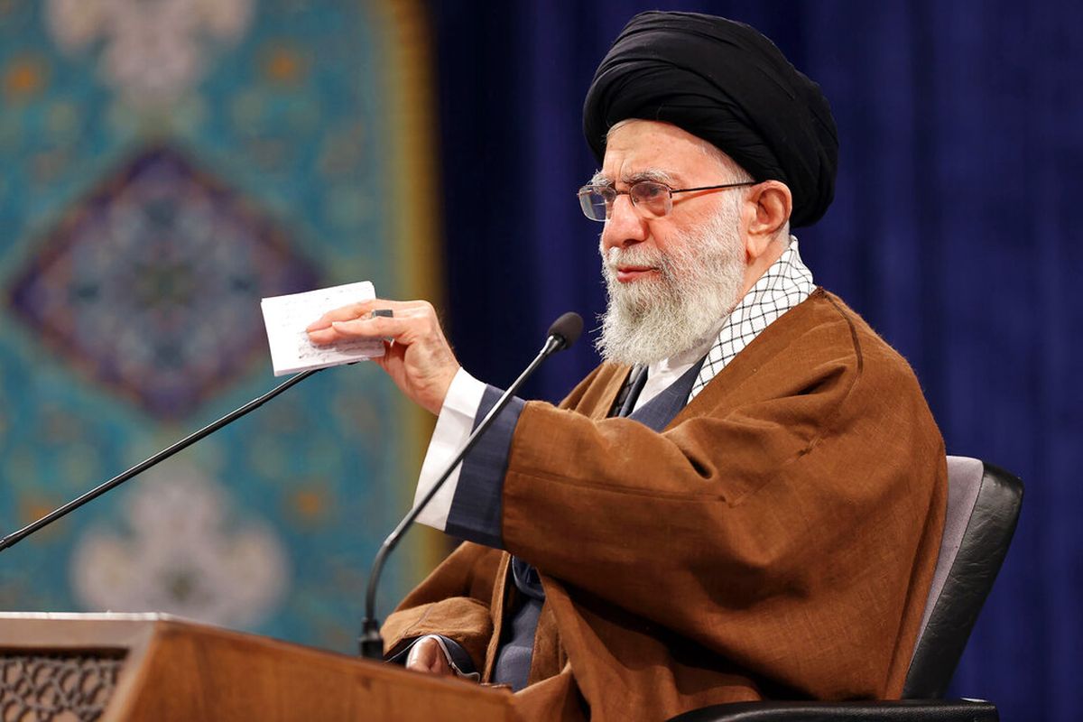 Khamenei Tolak Damai Israel: Ancaman Keras untuk AS