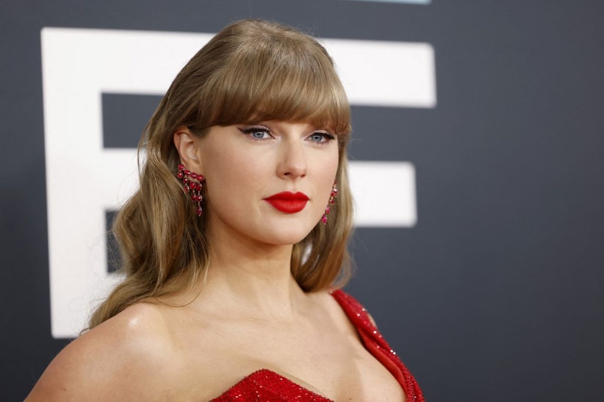Rahasia Makeup Glowing Taylor Swift: 5 Tips Anti Gagal