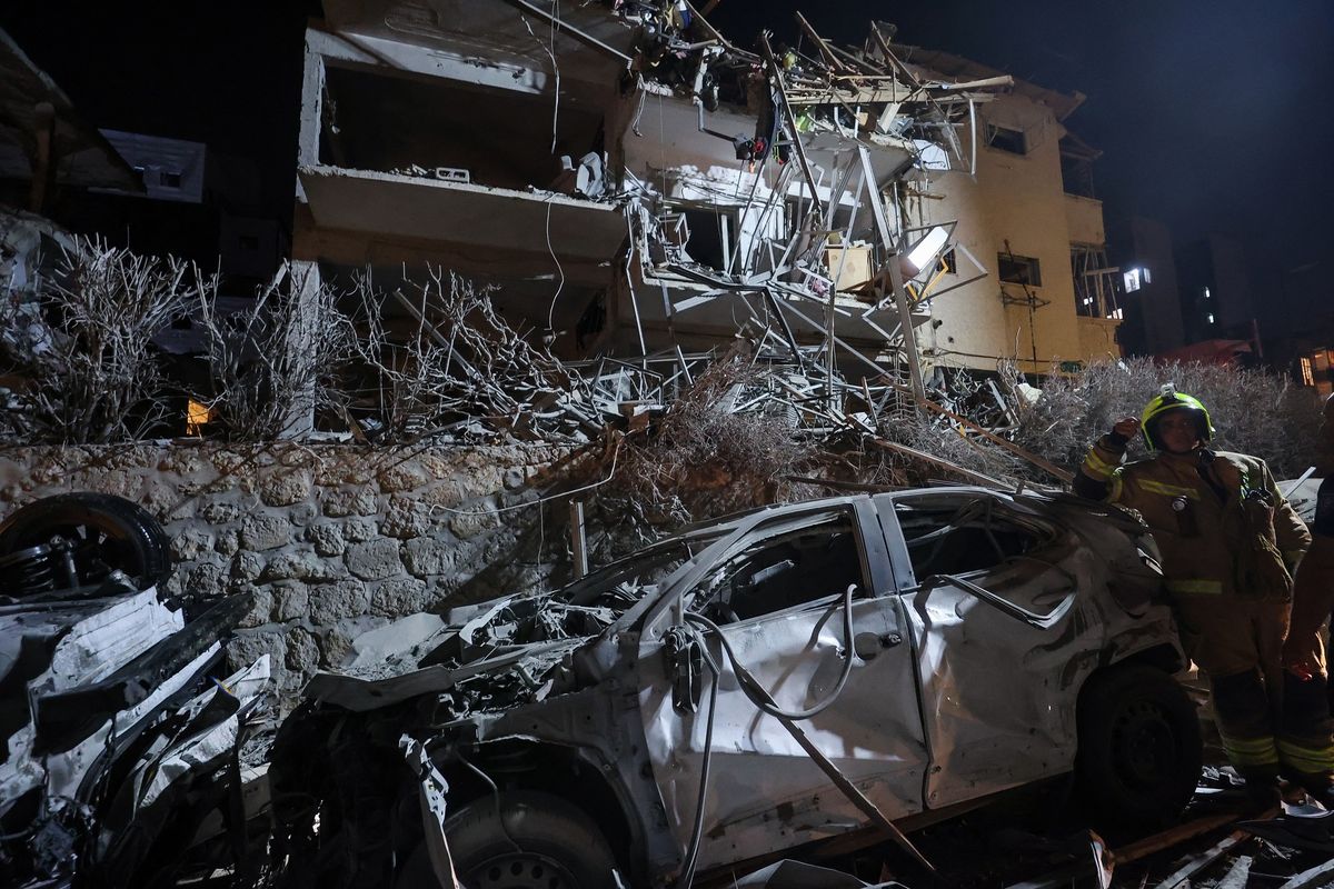 Serangan Iran: Warga Israel Bertahan Hidup di Bunker Darurat